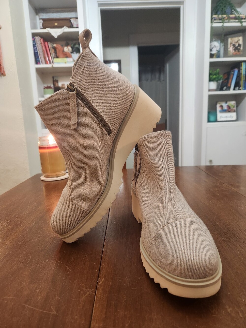 TOMS Women's Maude Wedge Boot in the"Natural Shimmer Twill" colorway Size 11 Euc